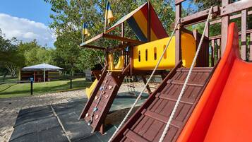 Children’s play area – outdoor