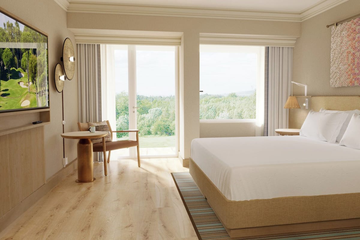 2 bedrooms, minibar, in-room safe, desk