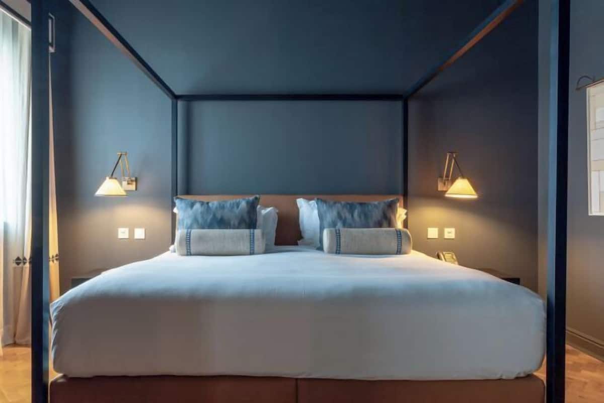 Hypo-allergenic bedding, in-room safe, blackout curtains, soundproofing