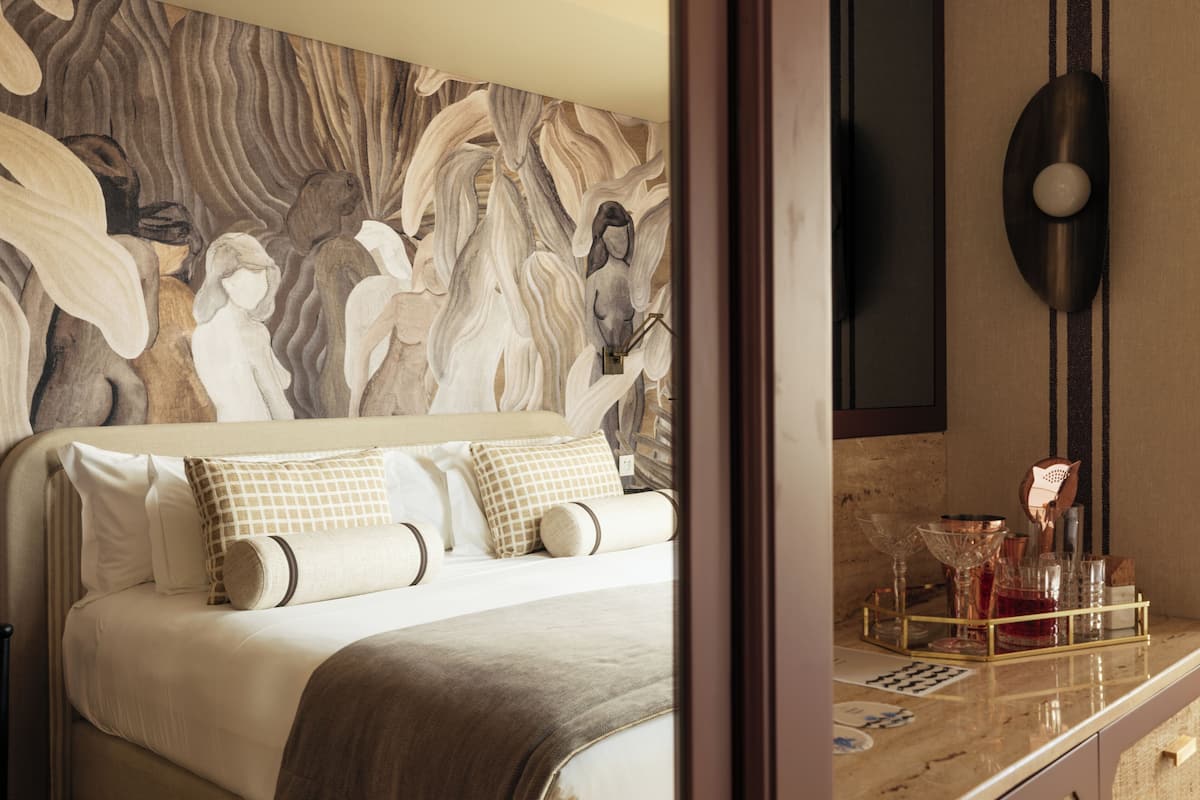 Hypo-allergenic bedding, in-room safe, blackout curtains, soundproofing