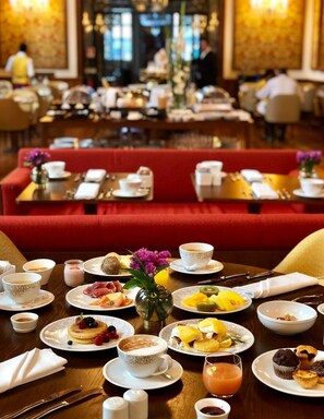 Colazione a buffet, servita tutte le mattine (20 EUR a persona)