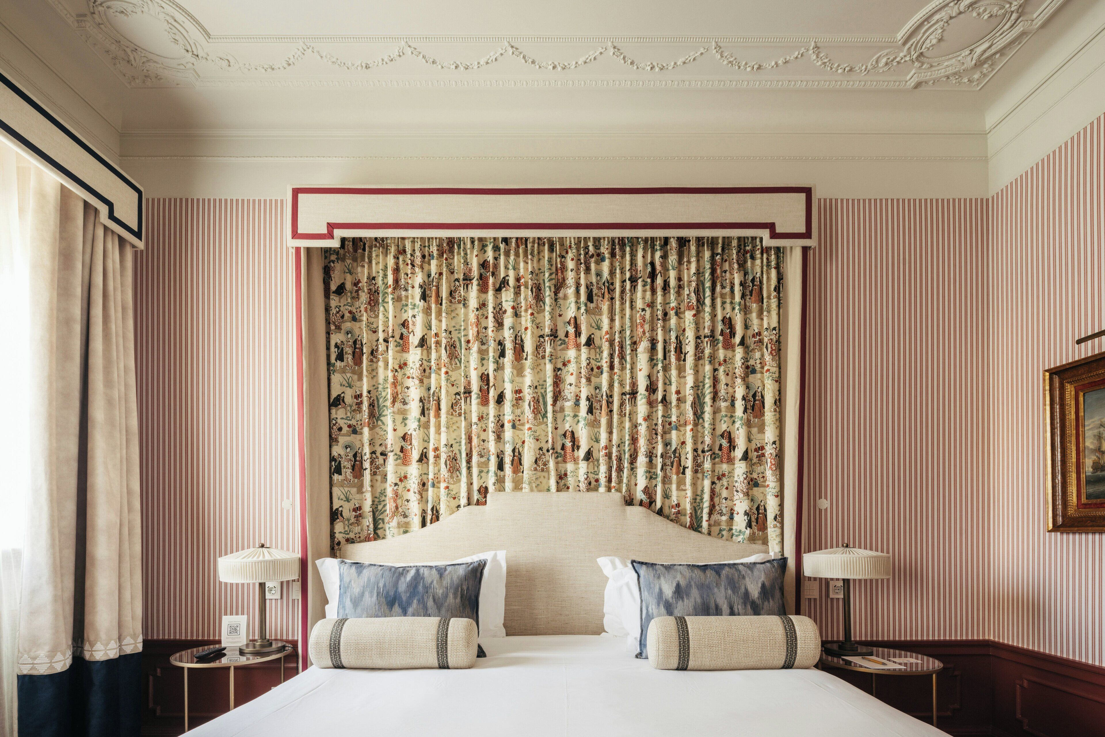 Royal Suite | Hypo-allergenic bedding, minibar, in-room safe, blackout drapes