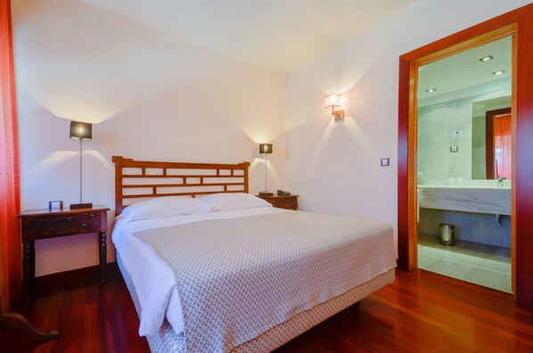 Minibaari, tallelokero huoneessa, yksilöllisesti sisustettu