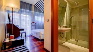 Minibar, in-room safe, individually decorated, individually furnished