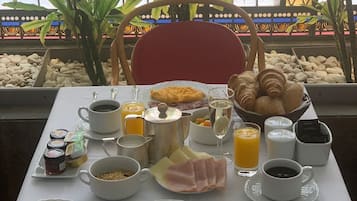 Petit déjeuner préparé à la commande compris tous les jours