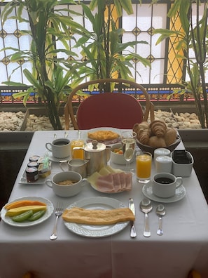 Desayuno a la carta incluido todos los días