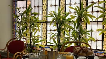 Petit déjeuner préparé à la commande compris tous les jours
