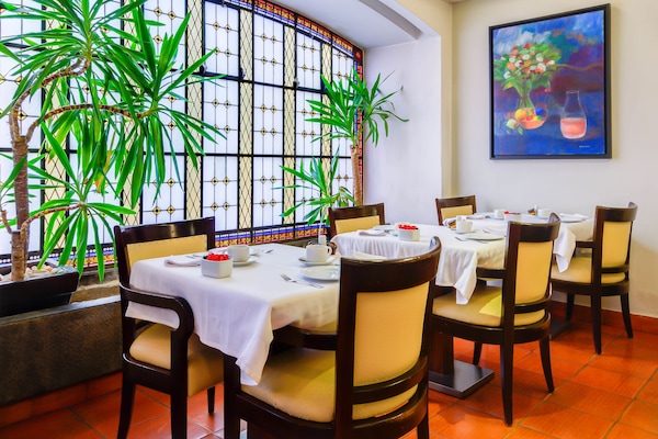 Free daily cooked-to-order breakfast