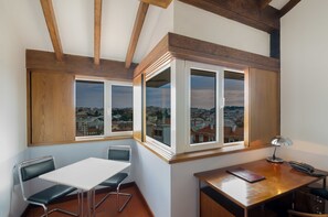 Suite, 1 grand lit, vue ville