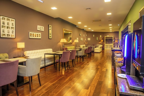 Daily buffet breakfast (EUR 11.50 per person)