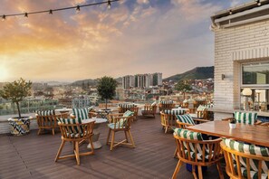 Petit déjeuner, déjeuner et brunch servis sur place