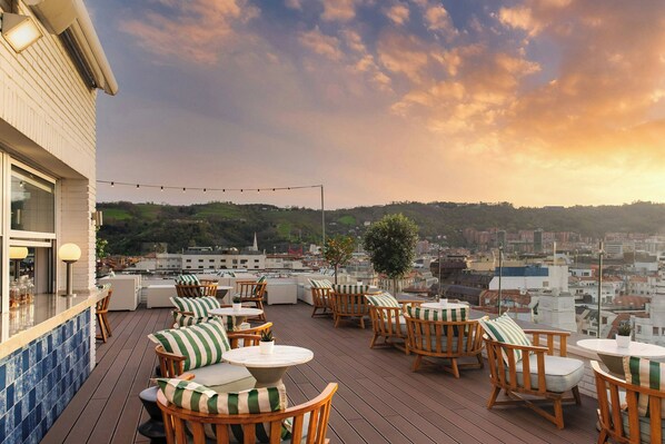 Breakfast, lunch and brunch served