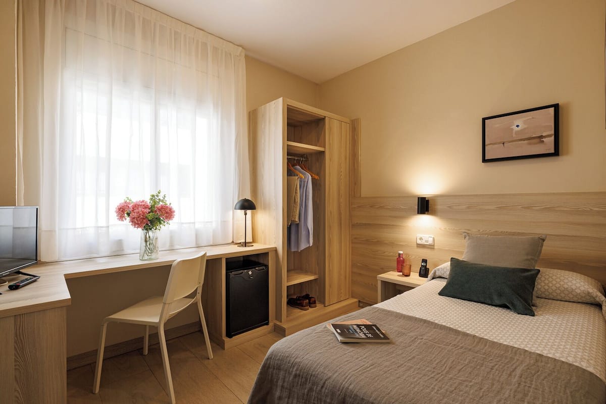 Single Room | Minibar, desk, free WiFi, bed sheets