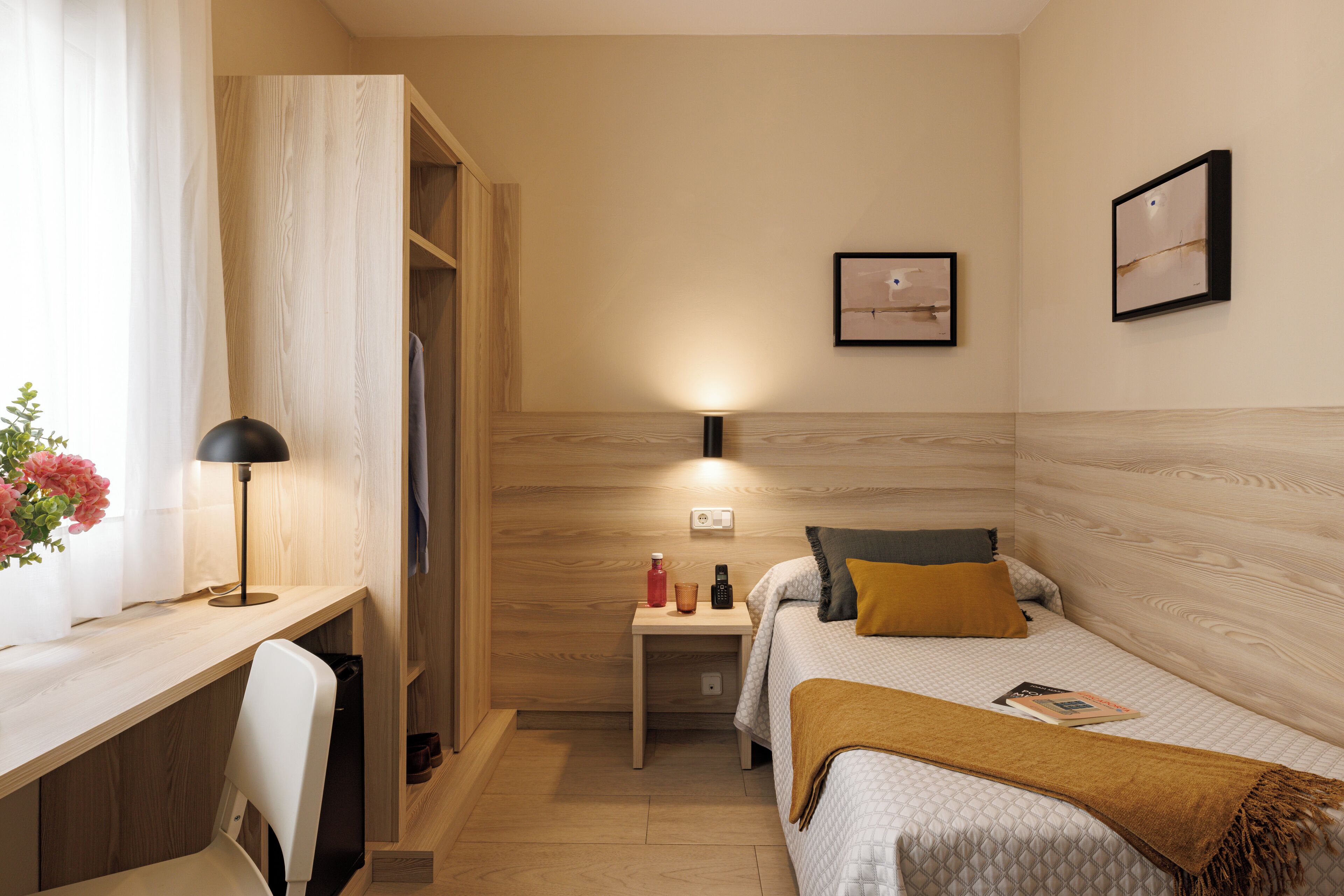 Minibar, desk, free WiFi