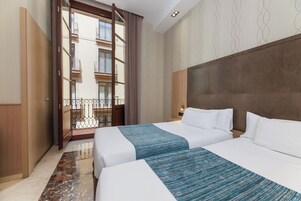 1 quarto, edredons de pluma, frigobar, cofres nos quartos