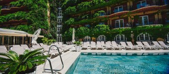 Los Angeles & Spa Hotel