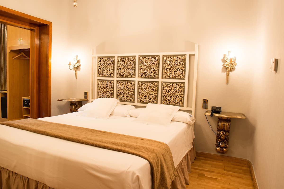 Couette en duvet d'oie, minibar, coffres-forts dans les chambres, bureau