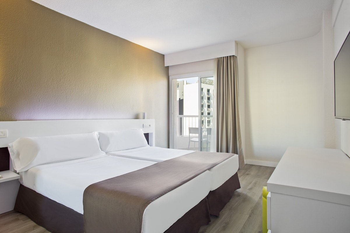 Desk, free WiFi, bed sheets