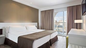 Una scrivania, Wi-Fi gratuito, lenzuola