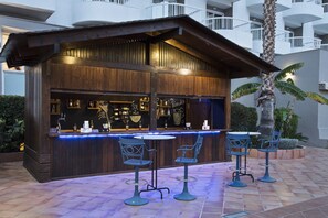 4 Bars/Lounges, Bar im Pool, Poolbar