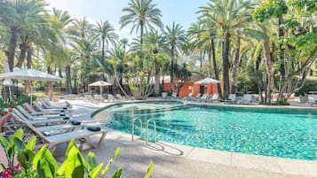 Outdoor pool, pool loungers