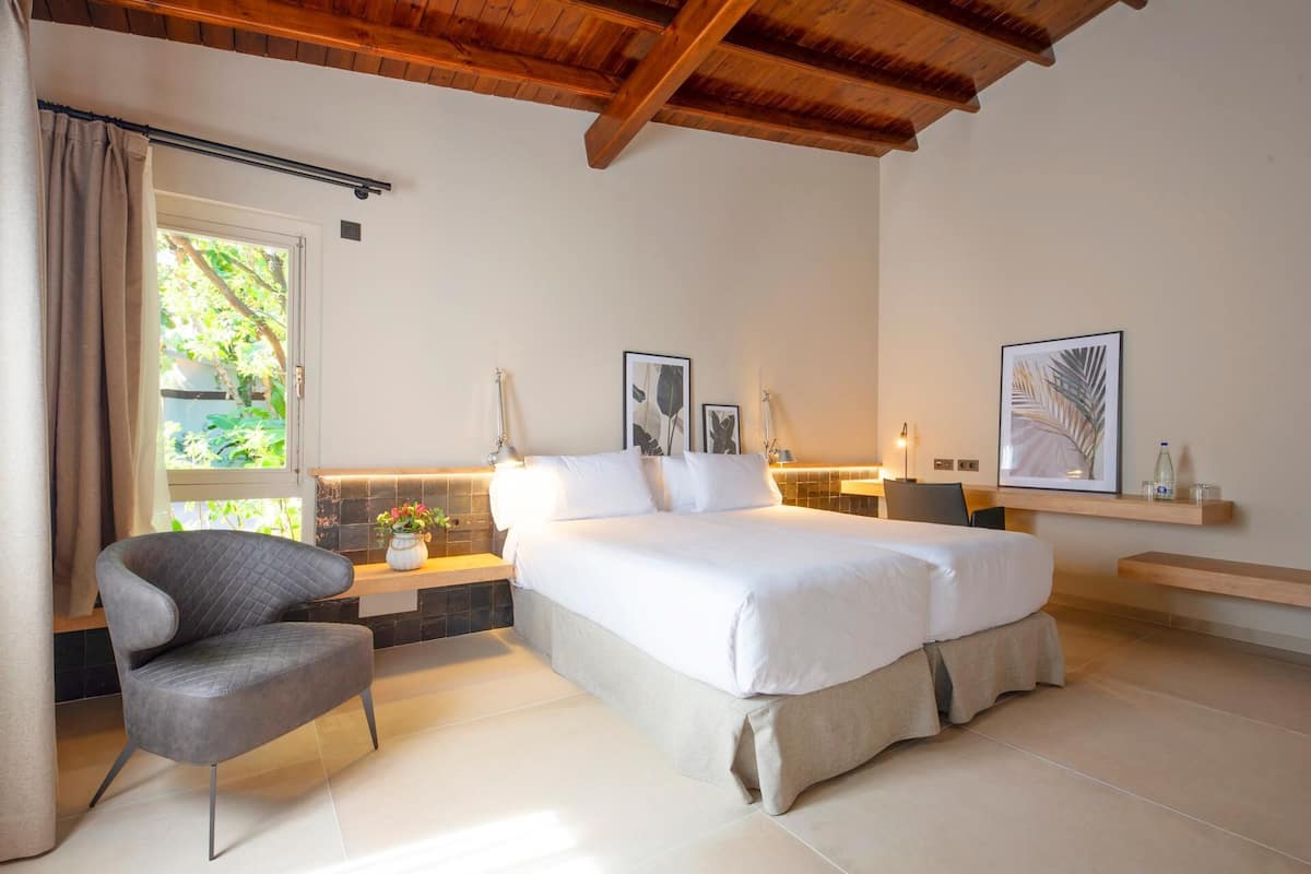 Minibar, safe på rommet, individuelt dekorert og skrivebord