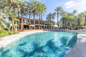 Outdoor pool, pool loungers
