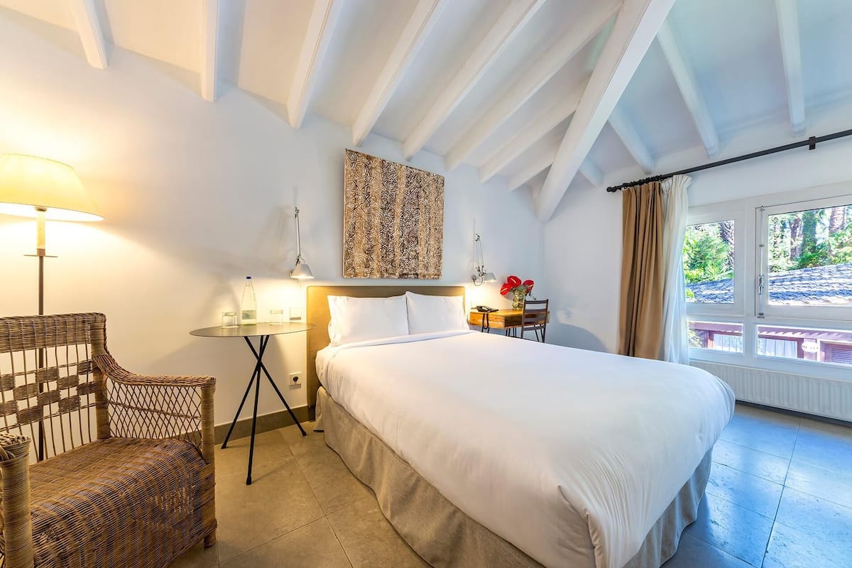 Minibar, safe på rommet, individuelt dekorert og skrivebord