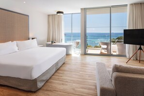 Roupas de cama premium, frigobar, cofres nos quartos