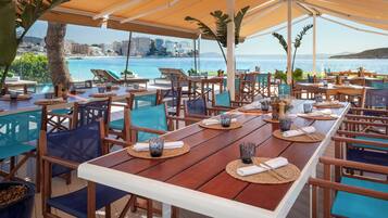3 ristoranti; aperti a pranzo e a cena