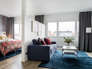 Family Suite | Minibar, desk, laptop workspace, blackout drapes
