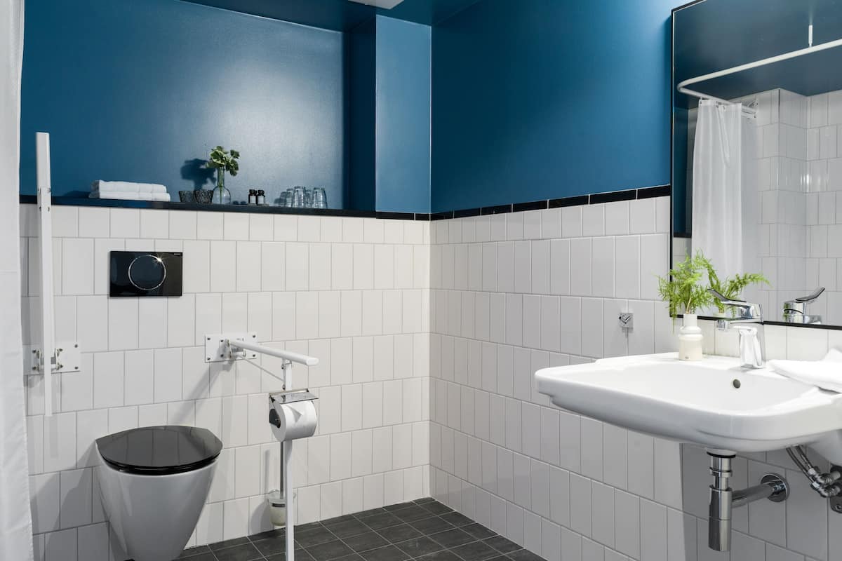 family suite | bathroom | shower, hair dryer, towels