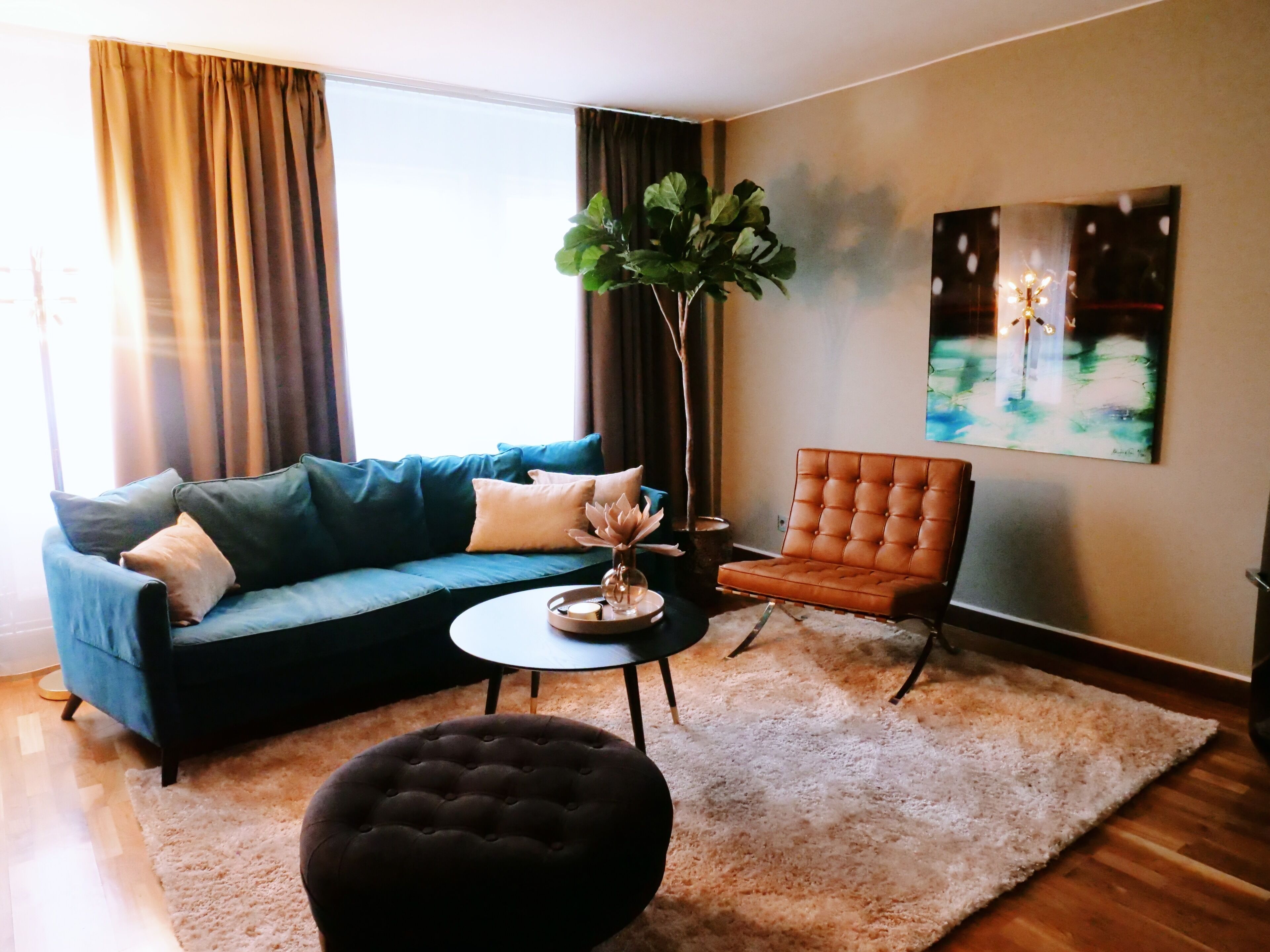 suite, 1 double bed, non smoking | living area | flat-screen tv