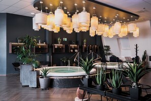 Behandlungsräume für Paare, Sauna, Whirlpool, Körperbehandlungen