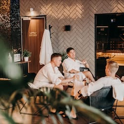 Salas de tratamientos para parejas, sauna, bañera de hidromasaje