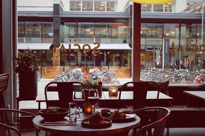Lunch, dinner, brunch served; international cuisine  - Clarion Hotel Gillet (Uppsala)