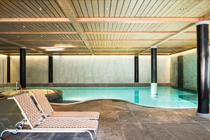 Innenpool, Liegestühle