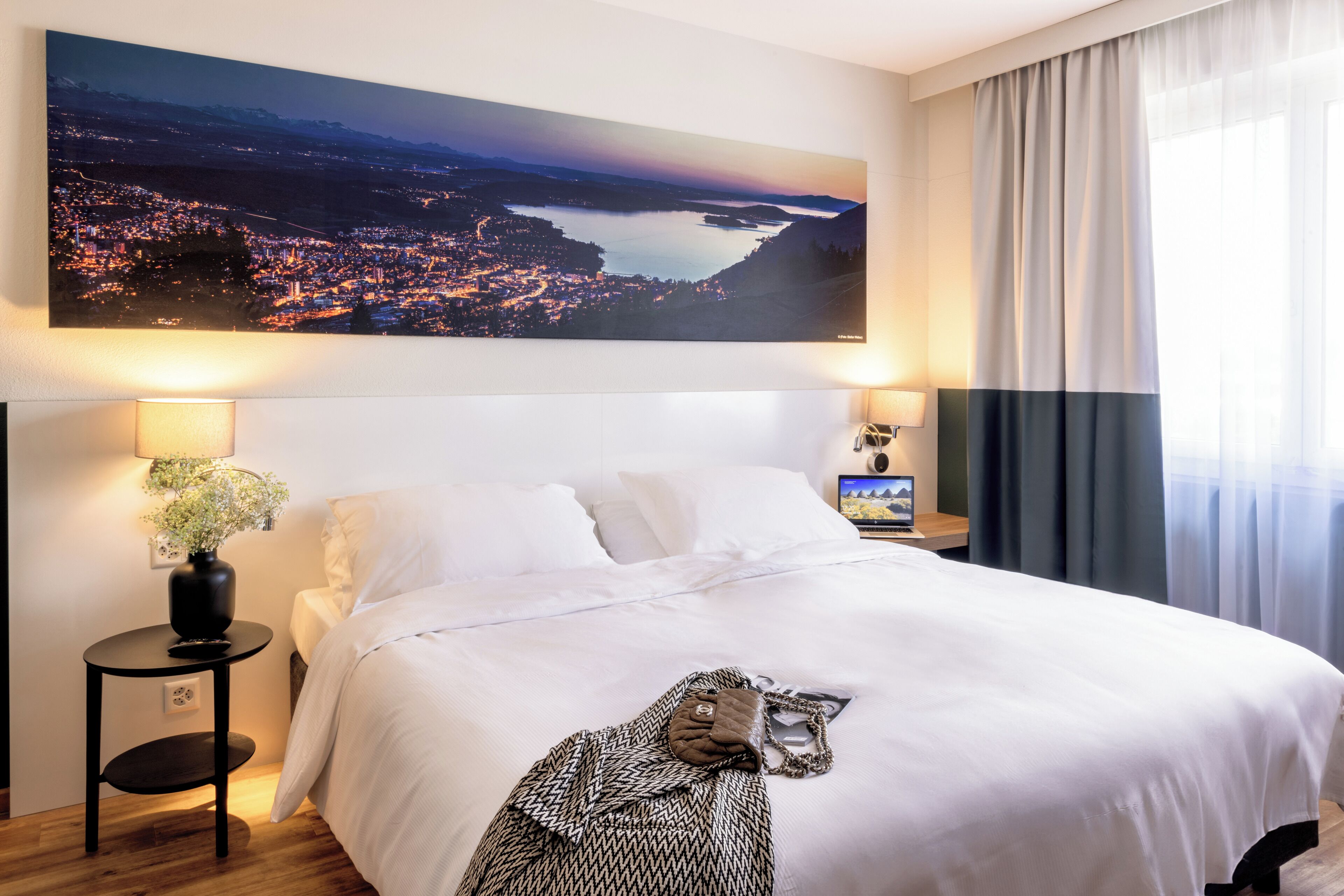 Habitación junior, vista al patio | Caja de seguridad en la habitación, escritorio y wifi gratis 