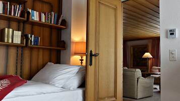 Phòng Suite, 2 phòng ngủ | 1 phòng ngủ, bộ đồ giường cao cấp, chăn bông, minibar