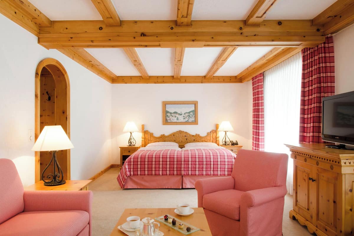 Phòng Suite Junior | Bộ đồ giường cao cấp, chăn bông, minibar, két bảo mật tại phòng
