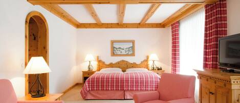 Junior Suite | 1 bedroom, premium bedding, down comforters, minibar