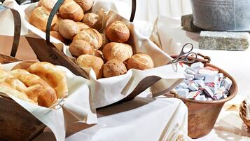 Petit déjeuner buffet compris