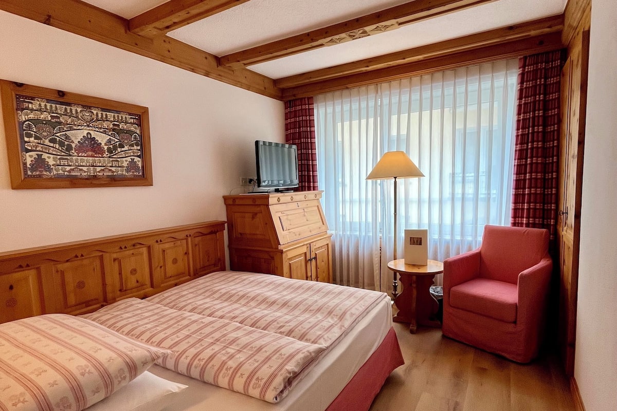 1 habitación, ropa de cama de alta calidad, cubrecamas y minibar