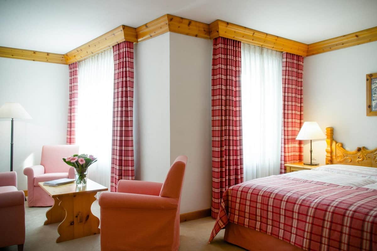 1 habitación, ropa de cama de alta calidad, cubrecamas y minibar