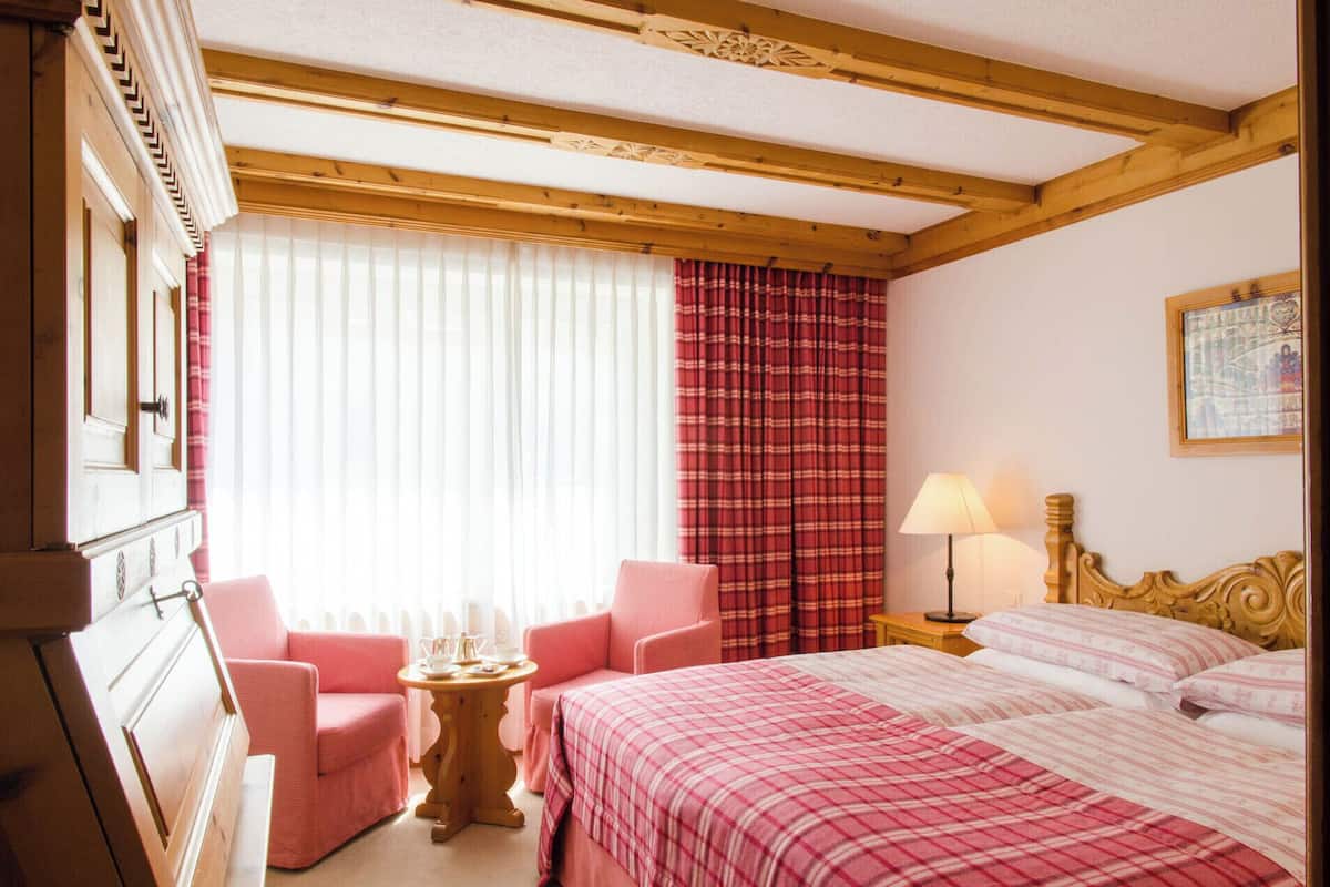 1 habitación, ropa de cama de alta calidad, cubrecamas y minibar