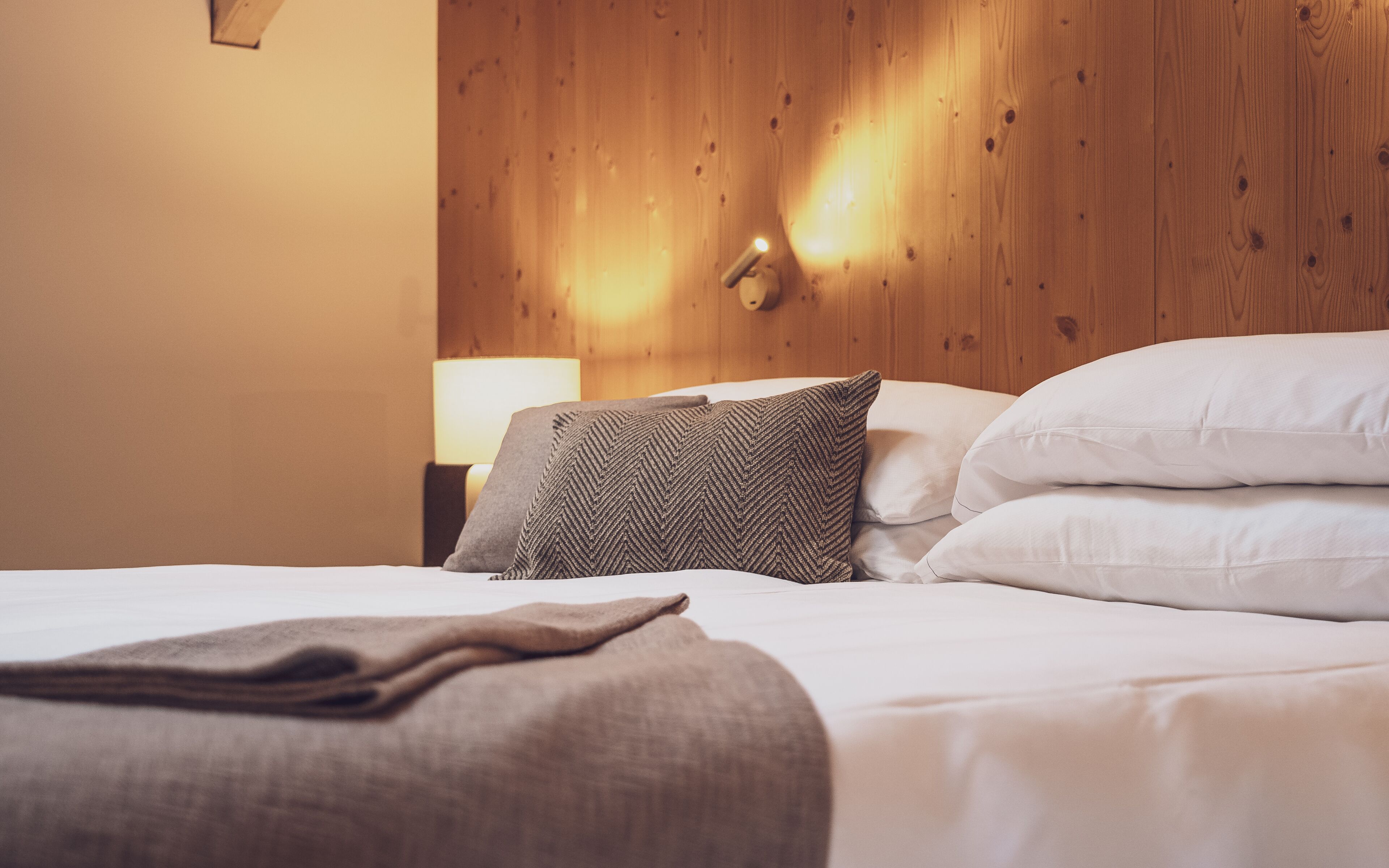 classic double room | premium bedding, minibar, in-room safe, desk