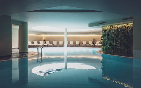 Indoor pool. Hotel Waldhuus Davos