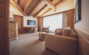 Senior Suite | Living area