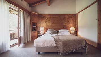 Premium bedding, minibar, in-room safe, desk