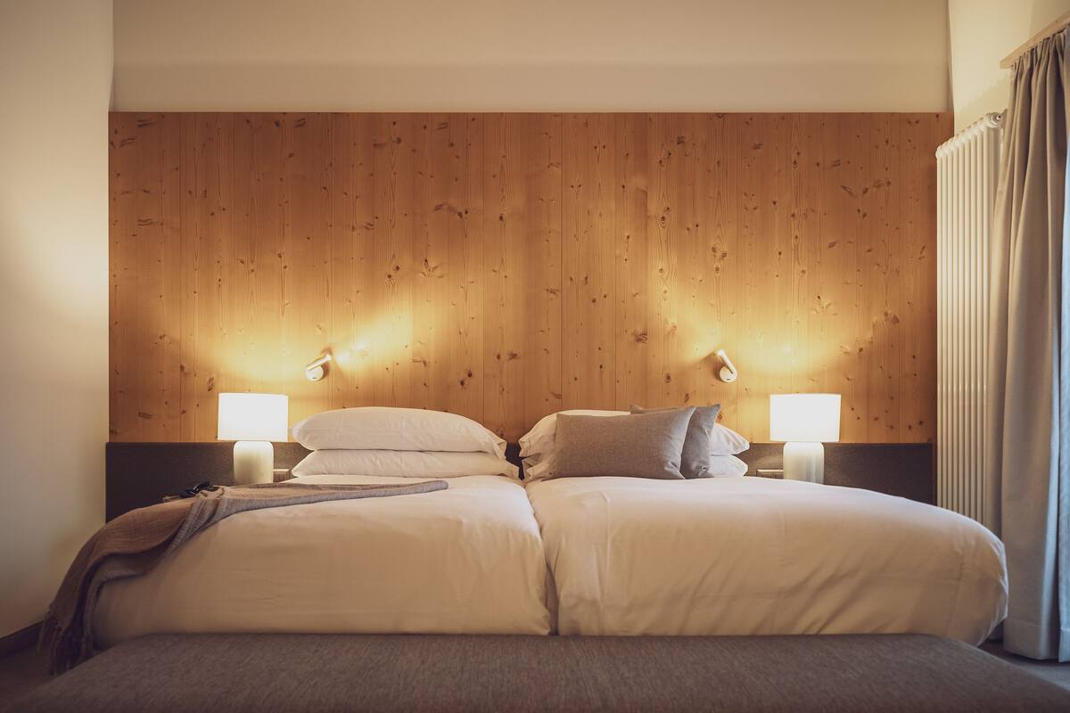 classic double room | premium bedding, minibar, in-room safe, desk